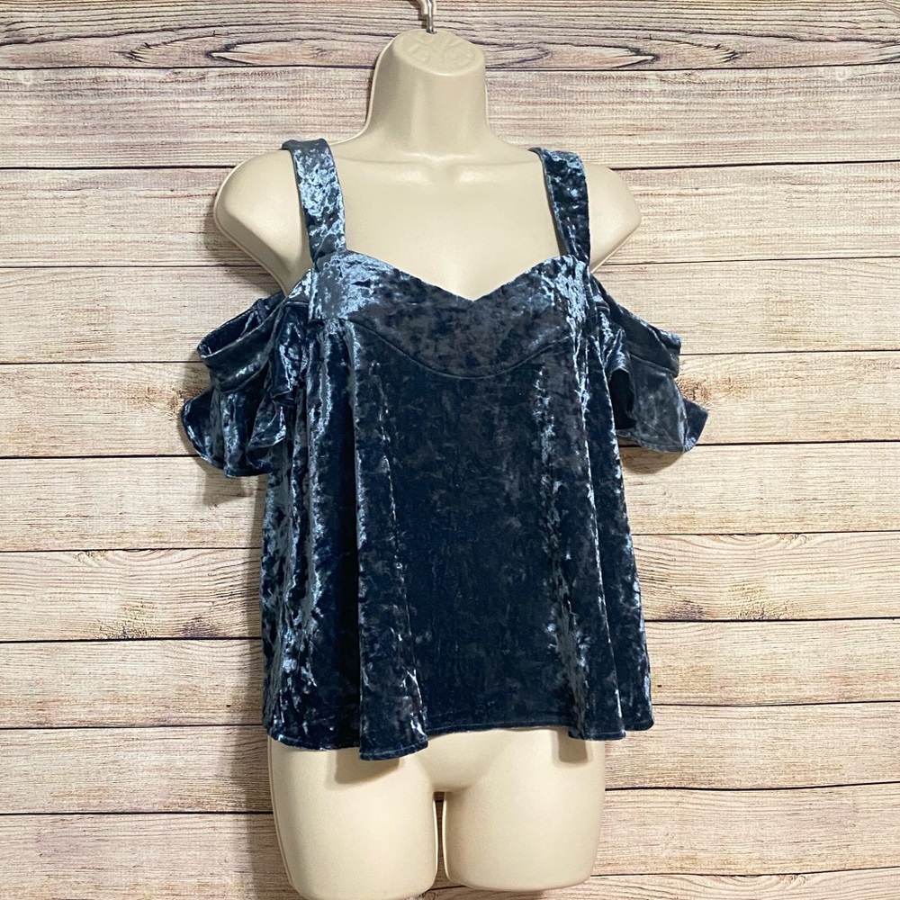🍁NWT TIMING BLUE/GREY VELVET COLD SHOULDER TOP